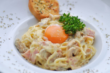 spaghetti with ham and mushroom or spaghetti carbonara