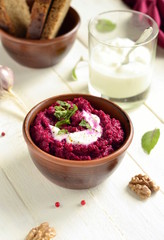 Beetroot pesto, dip, served with rye toast and yogurt, vertical 