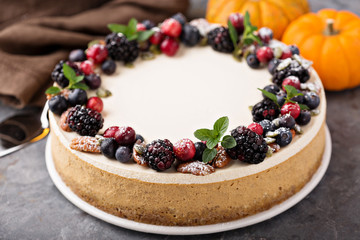 Pumpkin cheesecake with sour cream topping