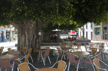 Trinken und Essen auf dem Stadtplatz