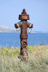 Stary zardzewiały hydrant
