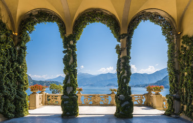 Scenic balcony overlooking Lake Como in the famous Villa del Balbianello, in the comune of Lenno. Lombardy, Italy. - obrazy, fototapety, plakaty