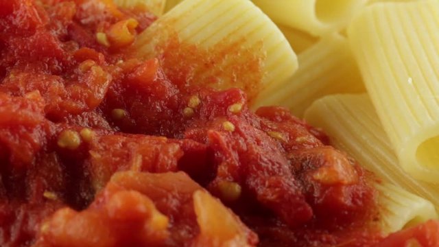 Rigatoni con sugo