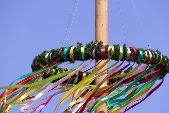 Farbiger Festkranz oder Maikranz