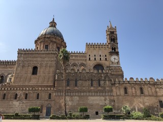 Fototapeta na wymiar cathédrale Palermo Sicile. Italie