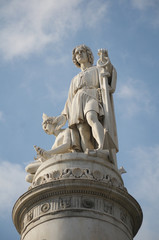 statue of Colombo