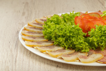 Sausage cuts of different varieties on a plate.
