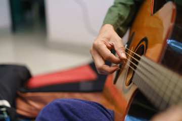 Acoustic guitar playing with fingertip