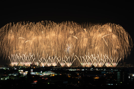 長岡花火フェニックス18 Stock 写真 Adobe Stock
