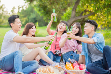 people drink beer © ryanking999