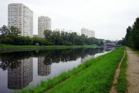 Footpath near canal