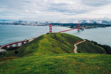 Fototapeta na wymiar Golden Gate Bridge View from Slacker Hill