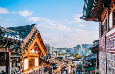 Naklejka premium Bukchon Hanok Village, old traditional Korean house with tourist