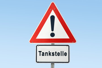 Schild 327 - Tankstelle