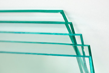 Sheets of Factory manufacturing tempered clear float glass panels cut to size - 216791318