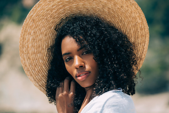Portrait of a black woman with straw hat