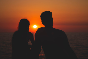 portrait silhouette of a couple in the sunset