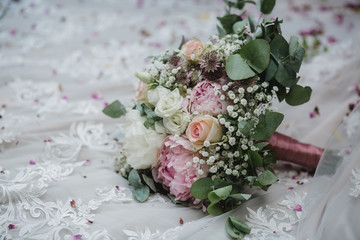 wedding flowers bride bouquet rings