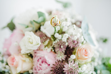 wedding flowers bride bouquet rings