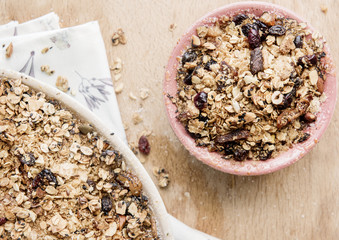 Vegan apple pie with granola topping