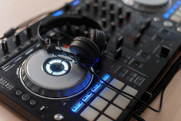 Mixing console and audio headphones for a DJ