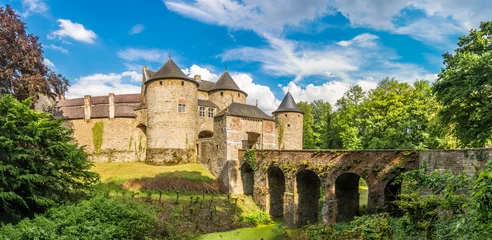 Cercles muraux Château Vue panoramique au château de Corroy le Chateau dans la province de Namur - Belgique