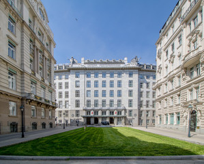 Fototapeta premium Das achtgeschoßige Gebäude der Österreichischen Postsparkasse war bis 2017 die Zentrale der Bawag P.S.K. und ist eines der bekanntesten Jugendstilgebäude Wiens.