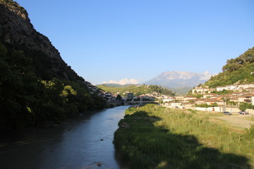 Fototapeta na wymiar view on Berati and the river Osum