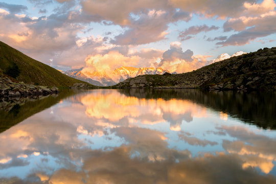 Scenic view of Grom lake during sunset