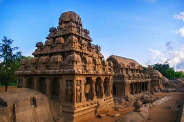 Fototapeta premium Photo shot on sunrise time where the historical buildings of Mamallapuram monuments are highlighted. 