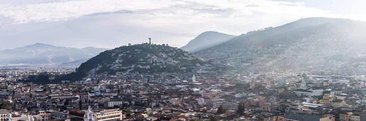 Rolgordijnen Panorama de Quito, Équateur © Suzanne Plumette