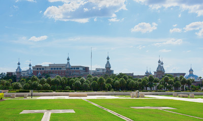 Obraz premium University of Tampa in Florida with Moorish minaret towers, a highly accredited college, with a colorful blue sky on a bright sunny afternoon.