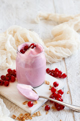 Red currants and yogurt