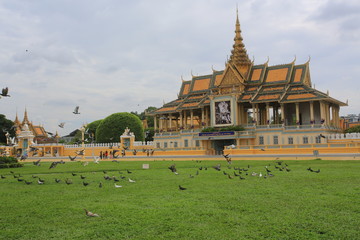 royal palace in phnom penh