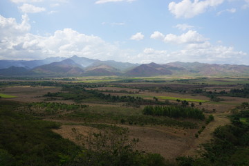 Fototapeta na wymiar Landschaft auf Kuba, Anbaufelder, Trinidad