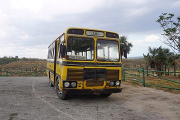 alter Schulbus - Bus auf Kuba