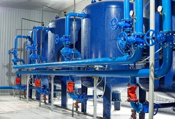Photo sur Plexiglas Bâtiment industriel Équipement de filtre de purification d& 39 eau dans l& 39 atelier d& 39 usine