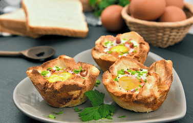 Fototapeta na wymiar Breakfast Egg with toast Muffins.Toast idea menu.