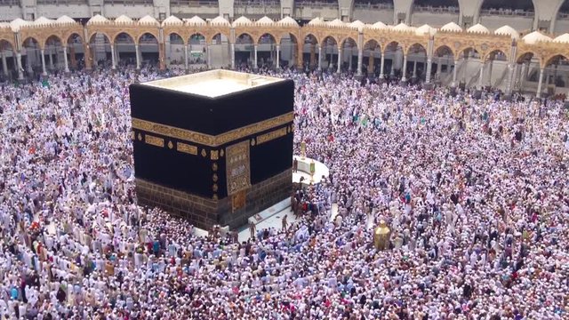 Praying at holy house kaaba time lapse