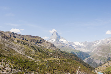 Fototapeta premium Zermatt, Matterhorn, Walliser Berge, Alpen, Blauherd, Wanderweg, Findeln, Findelschlucht, Bergsee, Zmuttgletscher, Wallis, Sommer, Schweiz