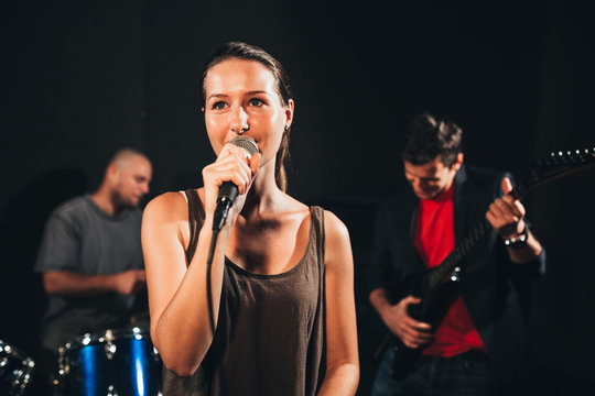 Woman singer