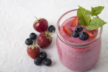 Smoothies with blueberries and strawberries with yogurt
