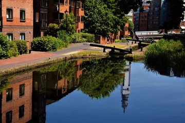 Fototapeta na wymiar Birmingham Canal view in a sunny day of summer