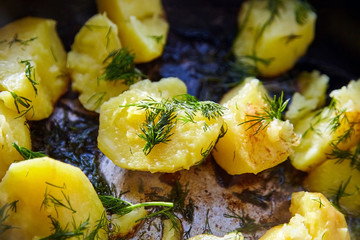 Delicious pan-fried potatoes with dill