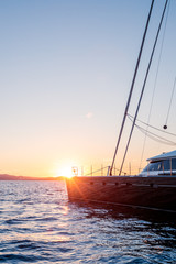 coucher de soleil en catamaran