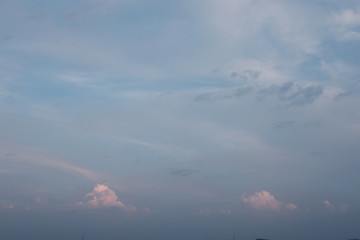 Fototapeta na wymiar Wolken Himmel Landschaft am Abend