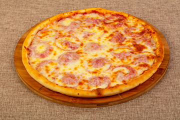 Pizza with ham