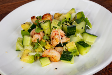 Salad with shrimp and avocado