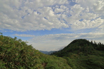 苗場山の祓川コースから望む風景