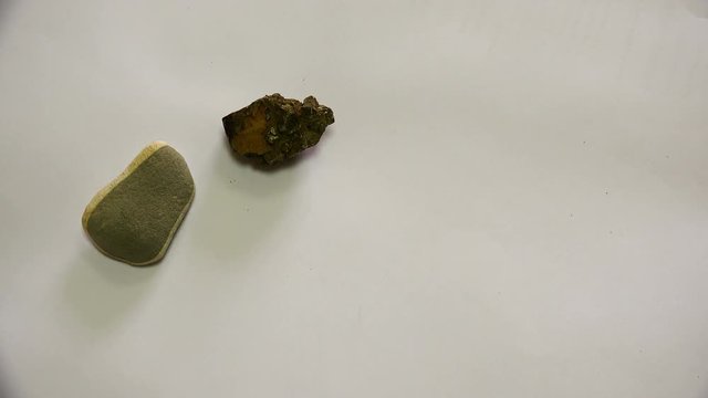 two absolutely different minerals, in shape and color.